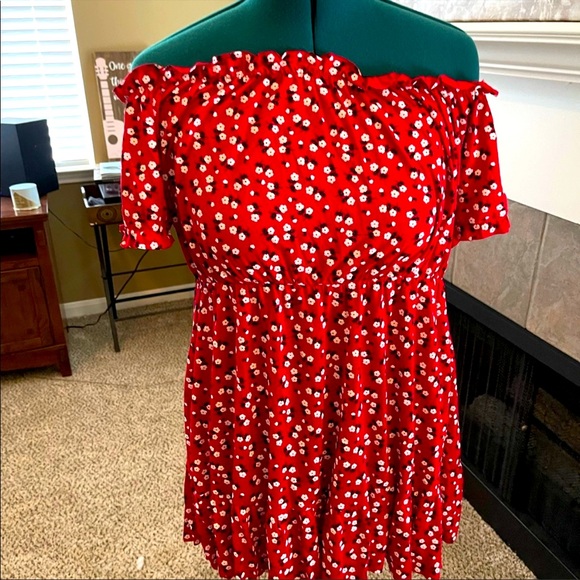 BOOHOO PLUS Ladies Off the Shoulder Top - Picture 1 of 3